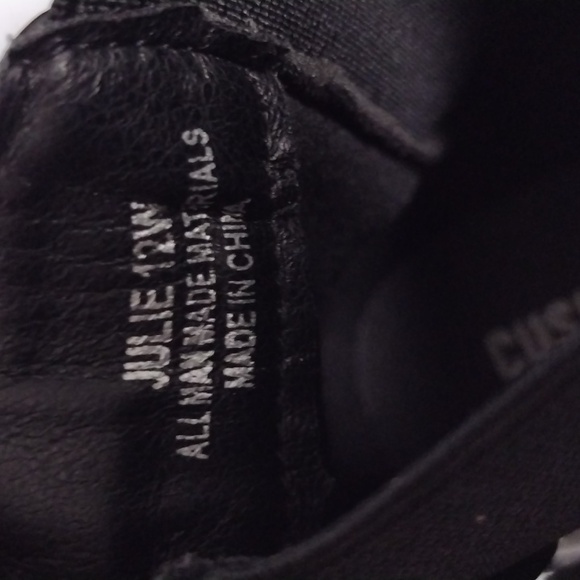 Cushionaire MemoryFoamSleek Black Chelsea Juliet Ankle Boots with Elastic Panels - Picture 12 of 12